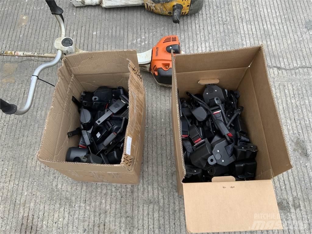  2 Boxes Of Seat Belts Ostale poljoprivredne mašine