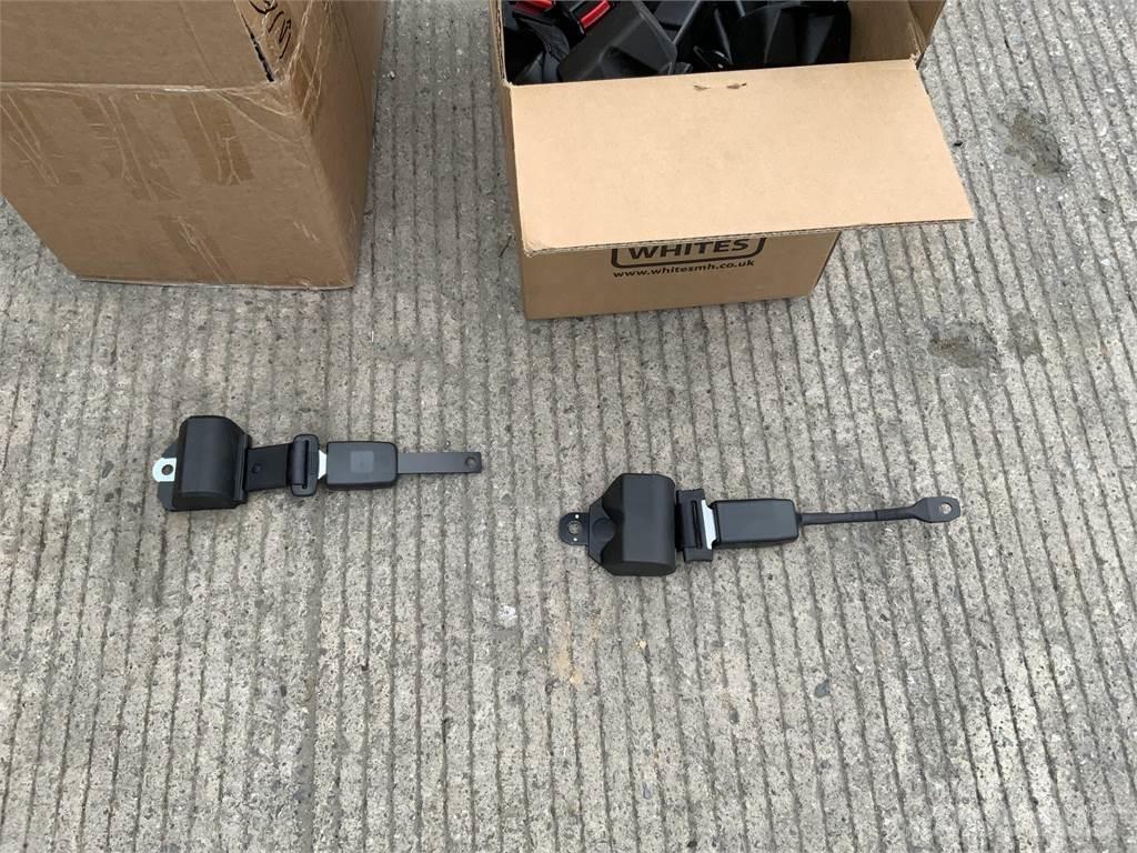  2 Boxes Of Seat Belts Ostale poljoprivredne mašine