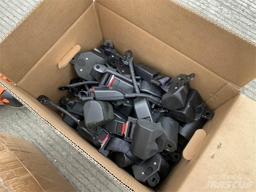  2 Boxes Of Seat Belts Ostale poljoprivredne mašine