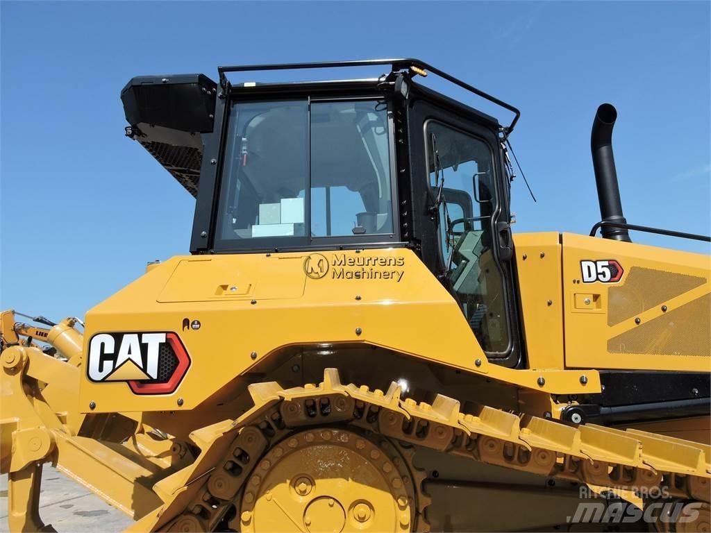 CAT D5 Buldožeri