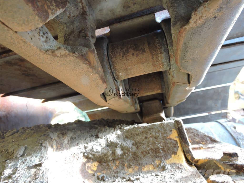 Komatsu D61PX-24 Buldožeri