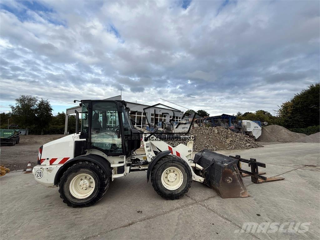 CAT 908M Utovarivači na točkove