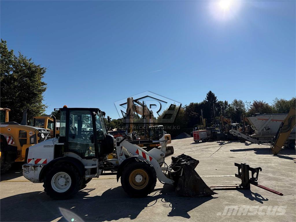 CAT 908M Utovarivači na točkove