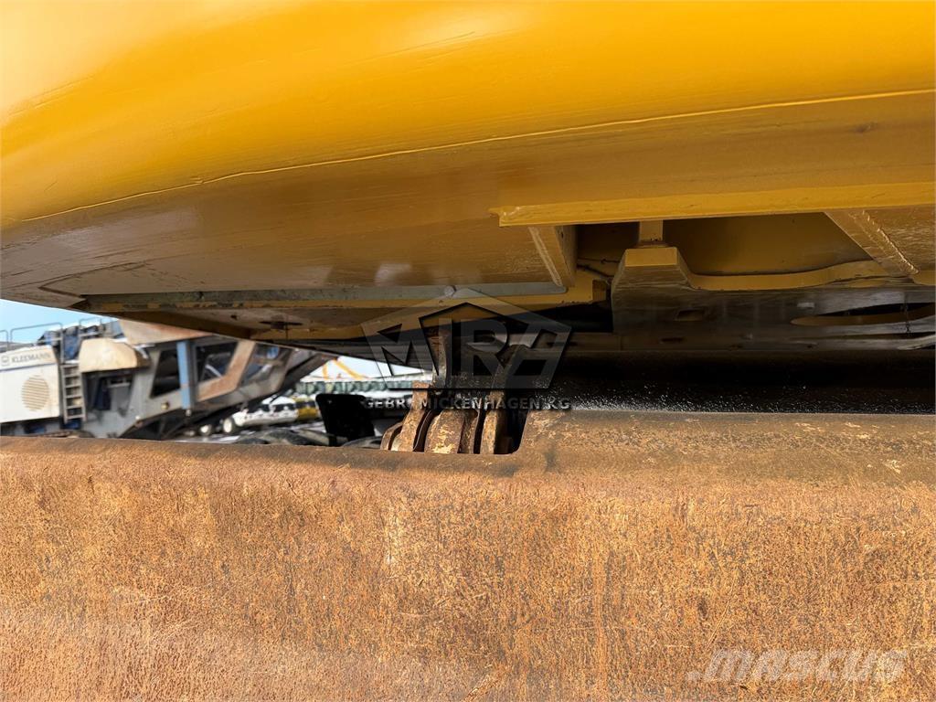 CAT M 318 D Bageri točkaši