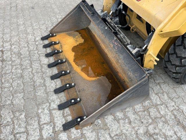 CAT 242D3 Ostalo za građevinarstvo