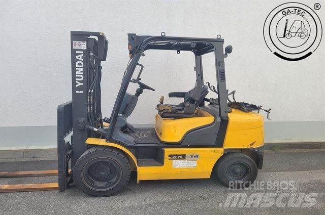 Hyundai 30L-7A Plinski viljuškari