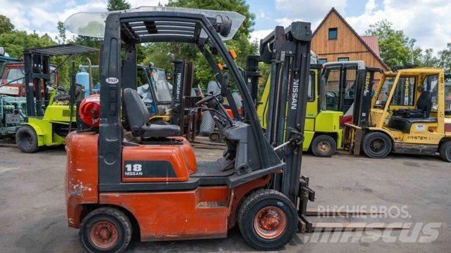 Nissan 18 Plinski viljuškari