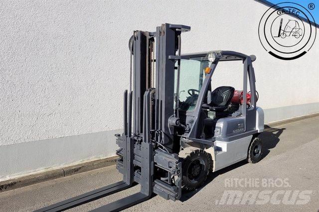 Nissan U1D2A25LQ Plinski viljuškari