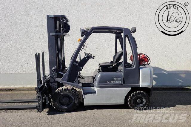Nissan U1D2A25LQ Plinski viljuškari