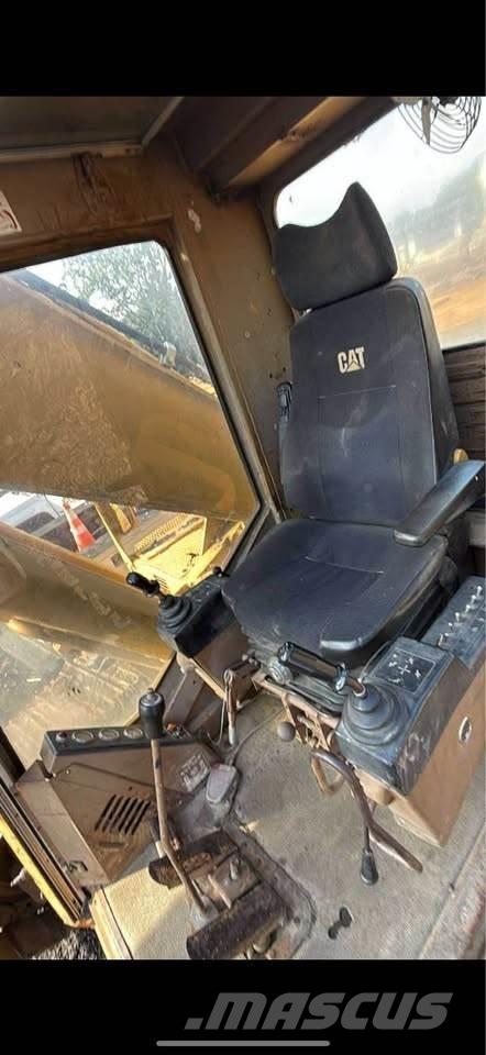 CAT 235B Bageri guseničari