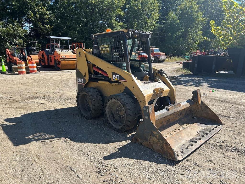 CAT 246B Skid steer mini utovarivači