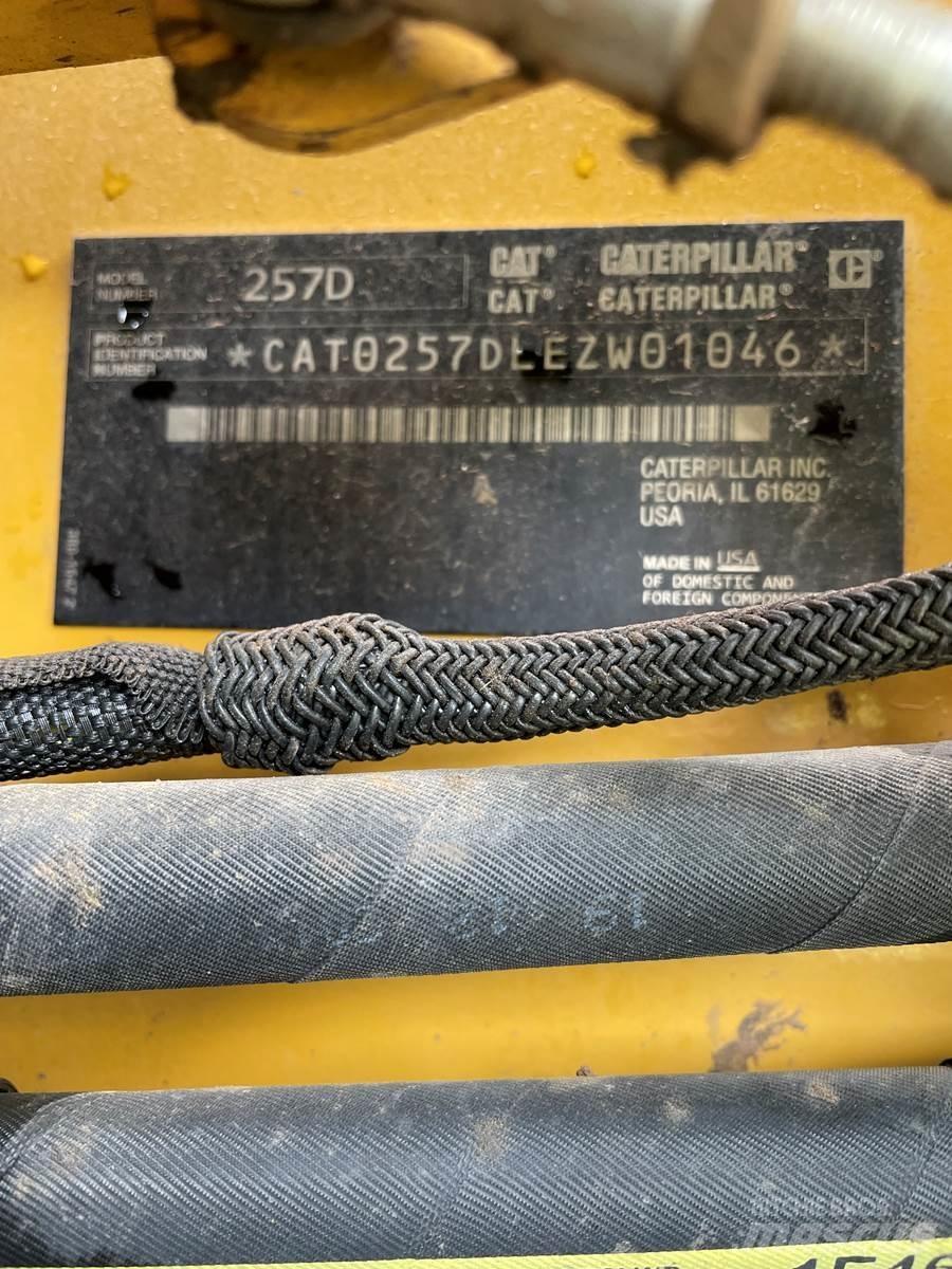 CAT 257D Skid steer mini utovarivači