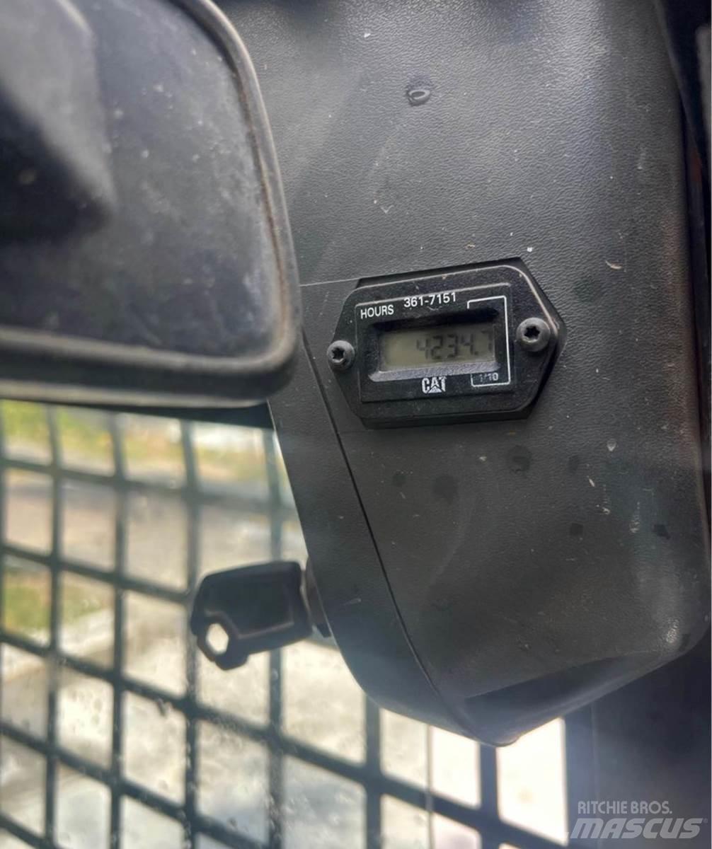 CAT 259B3 Skid steer mini utovarivači