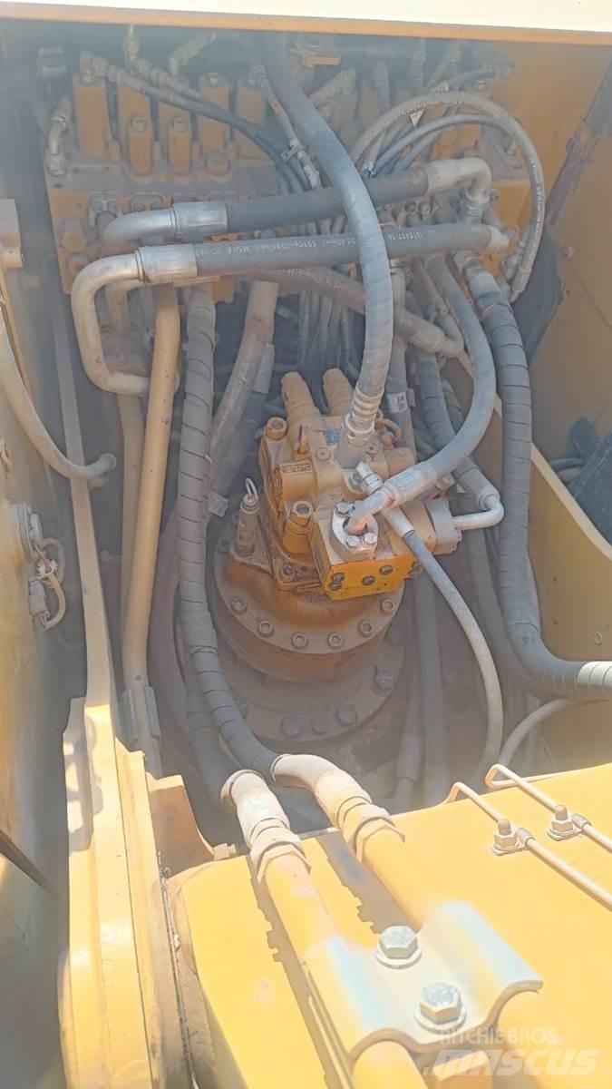 CAT 323D3 Bageri guseničari