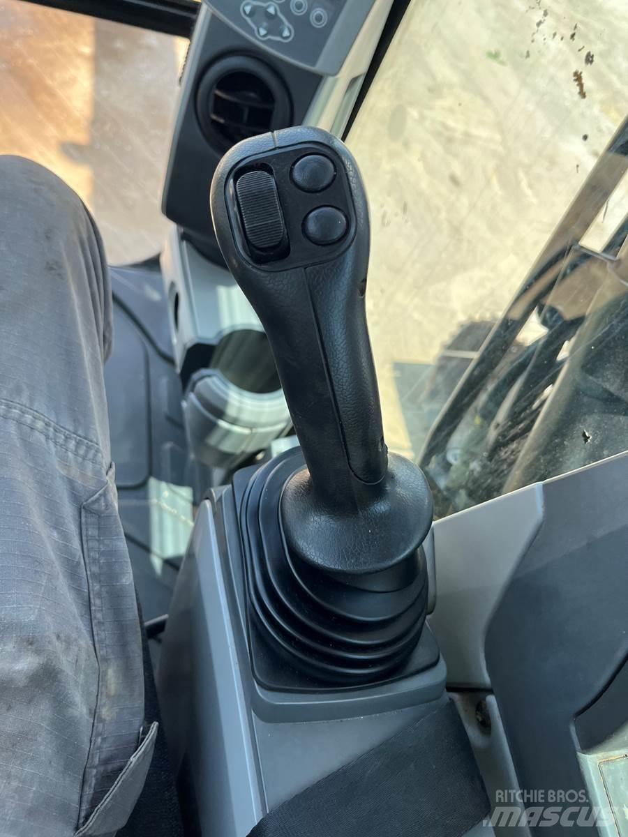 CAT 325FL Bageri guseničari