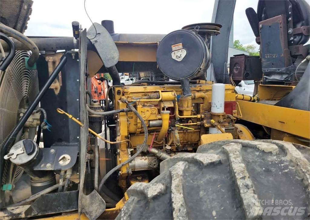 CAT 563C Nabijači zemlje