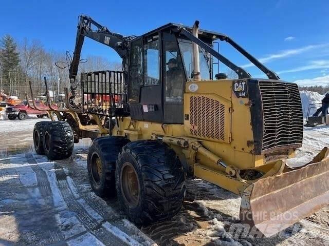 CAT 574 Forvarderi
