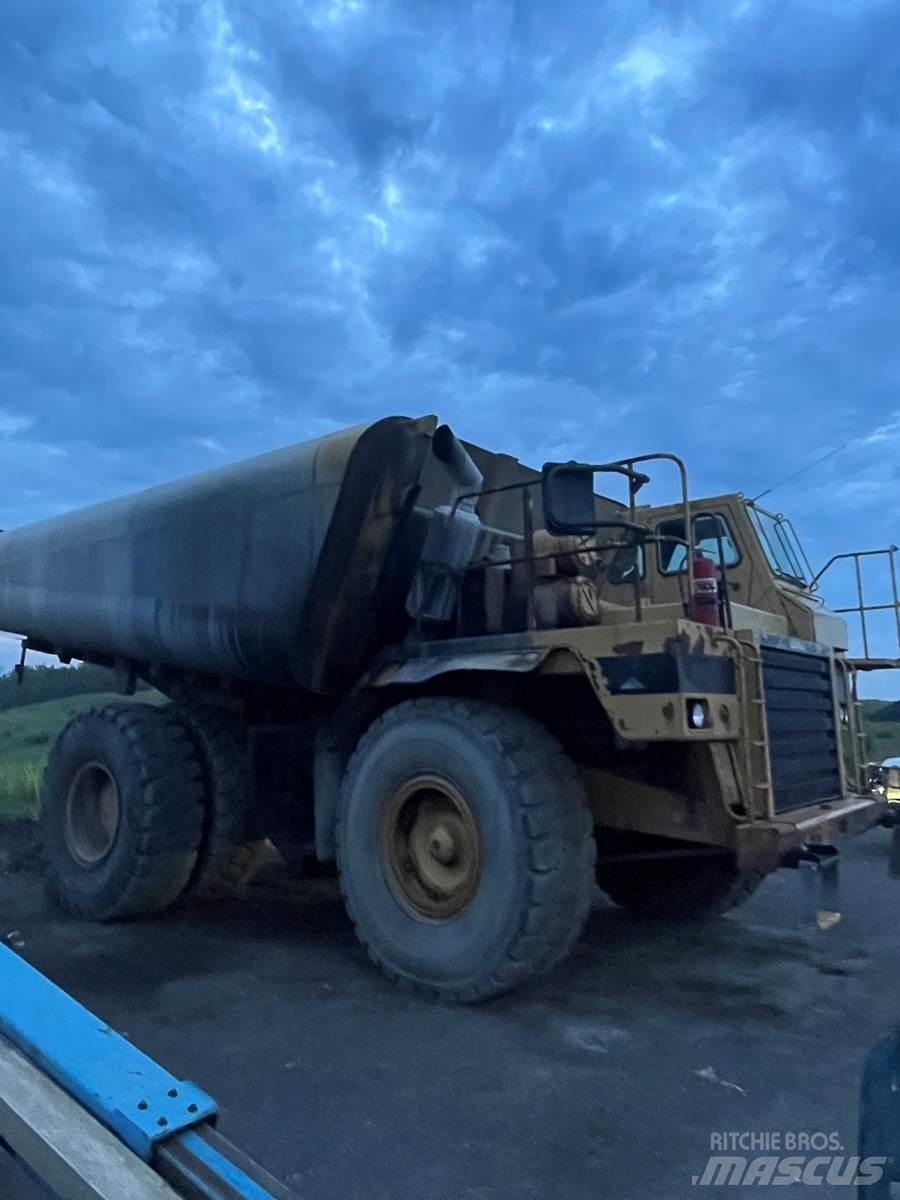 CAT 773B Kamioni cisterne