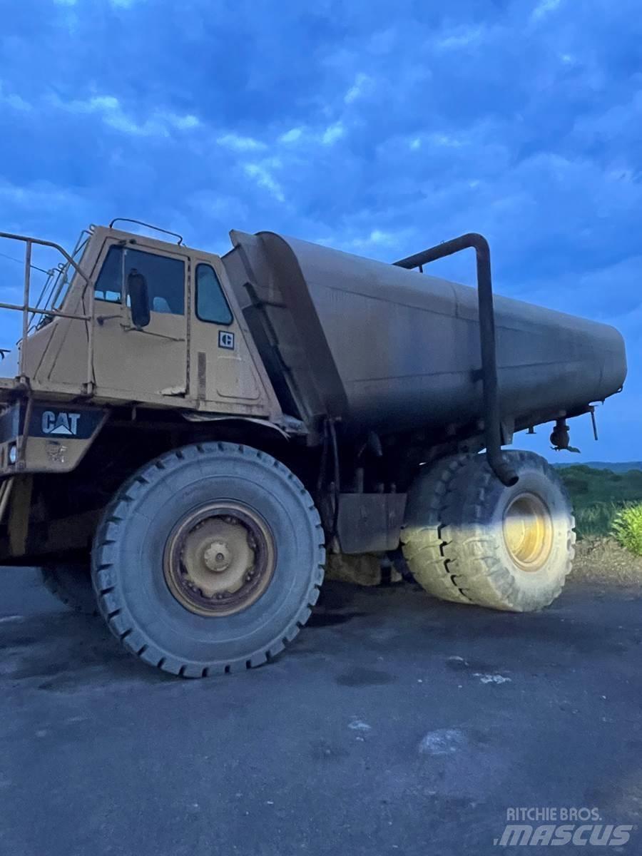 CAT 773B Kamioni cisterne