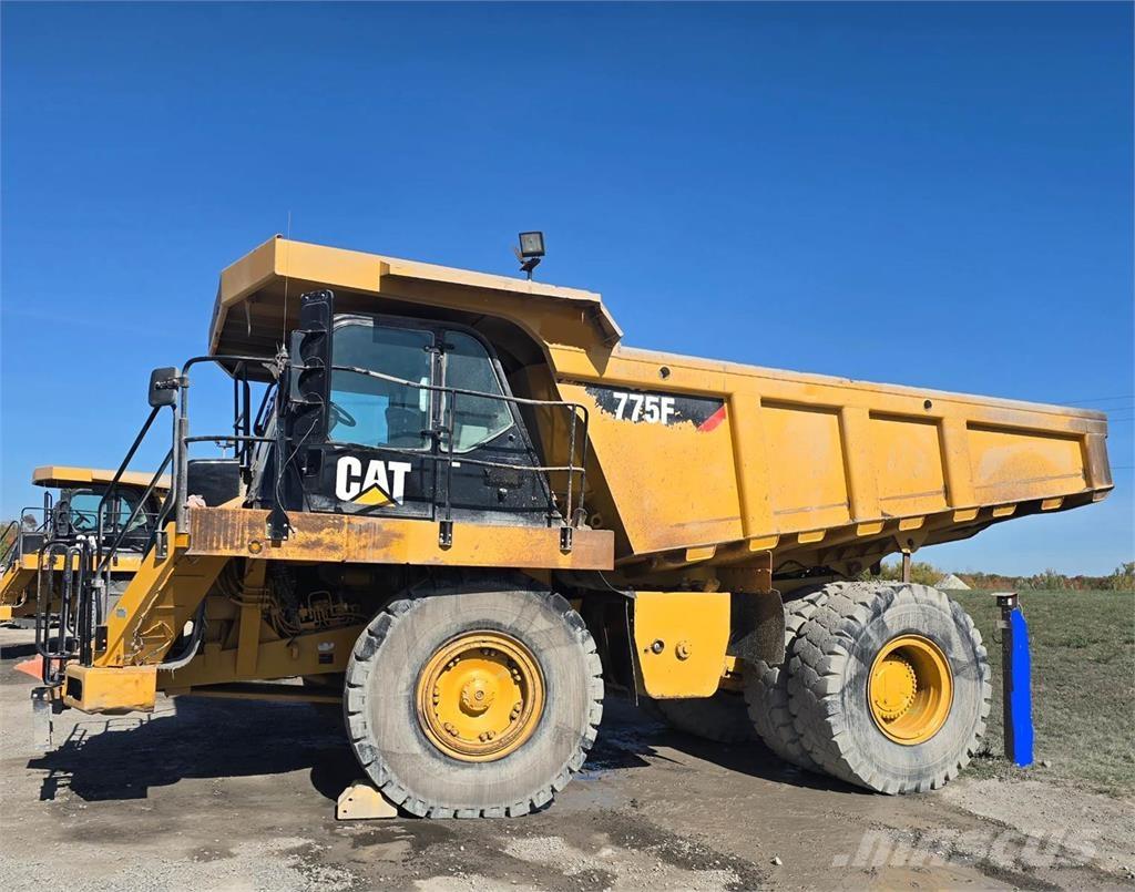 CAT 775F Zglobni damperi