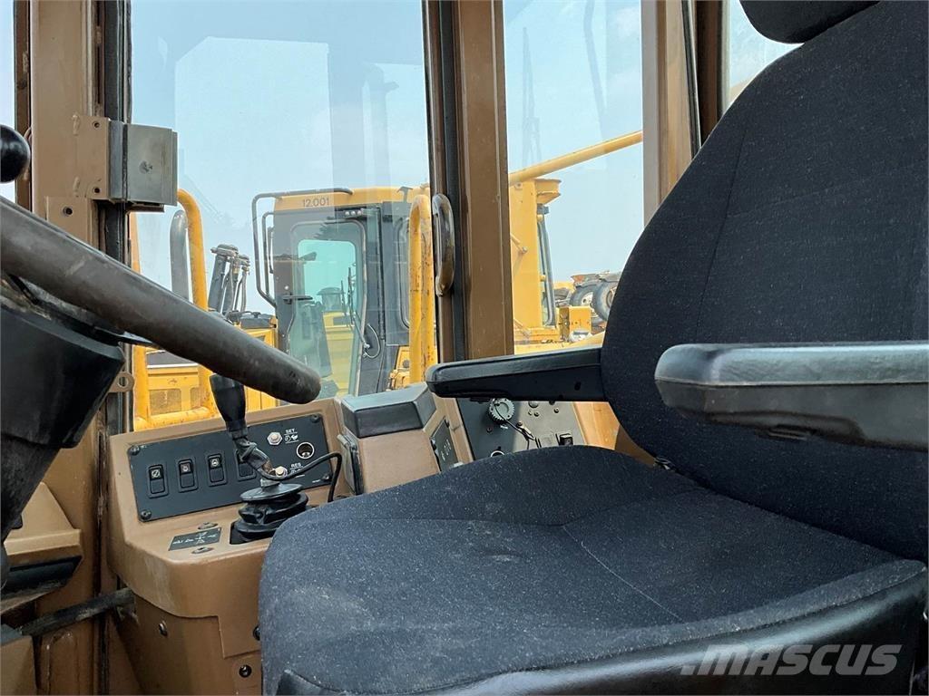 CAT 815F Nabijači zemlje