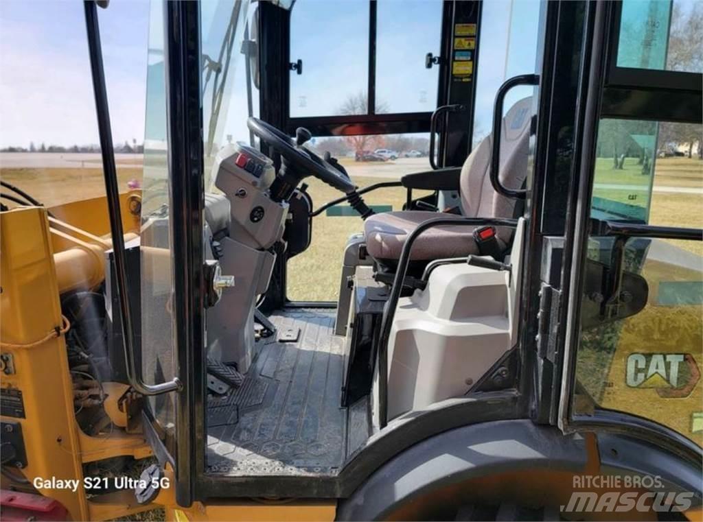 CAT 903D Utovarivači na točkove
