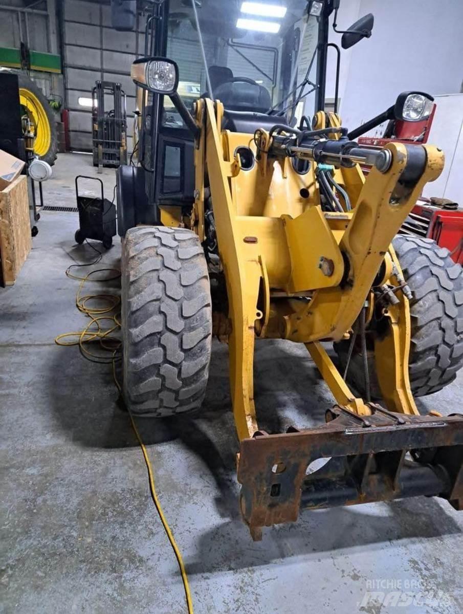 CAT 906H Utovarivači na točkove