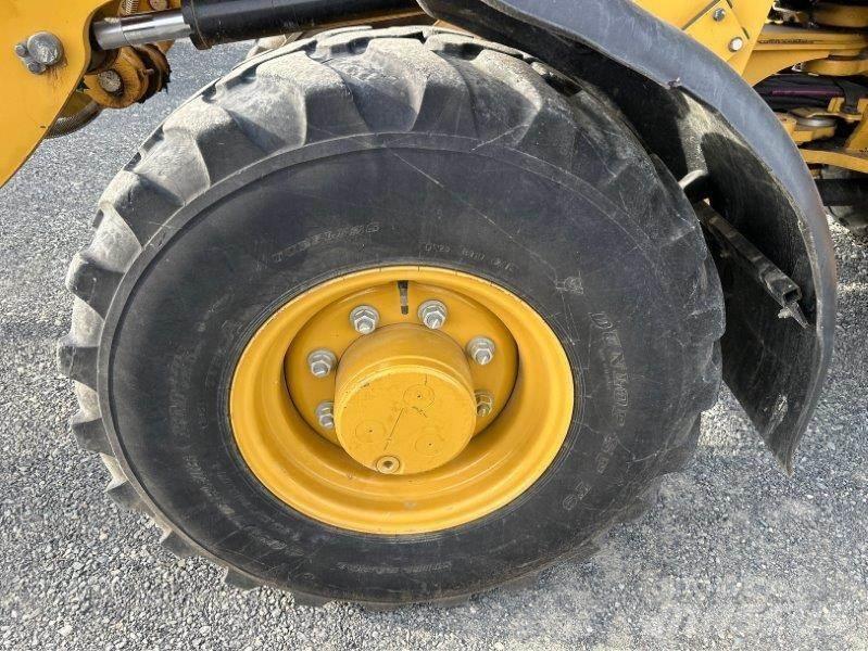 CAT 906M Utovarivači na točkove