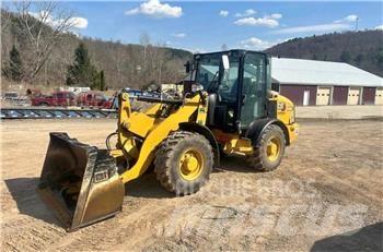 CAT 906M Utovarivači na točkove