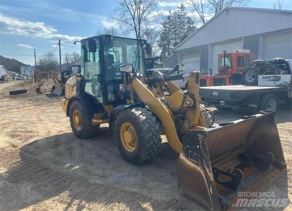 CAT 906M Utovarivači na točkove
