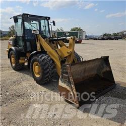 CAT 906M Utovarivači na točkove