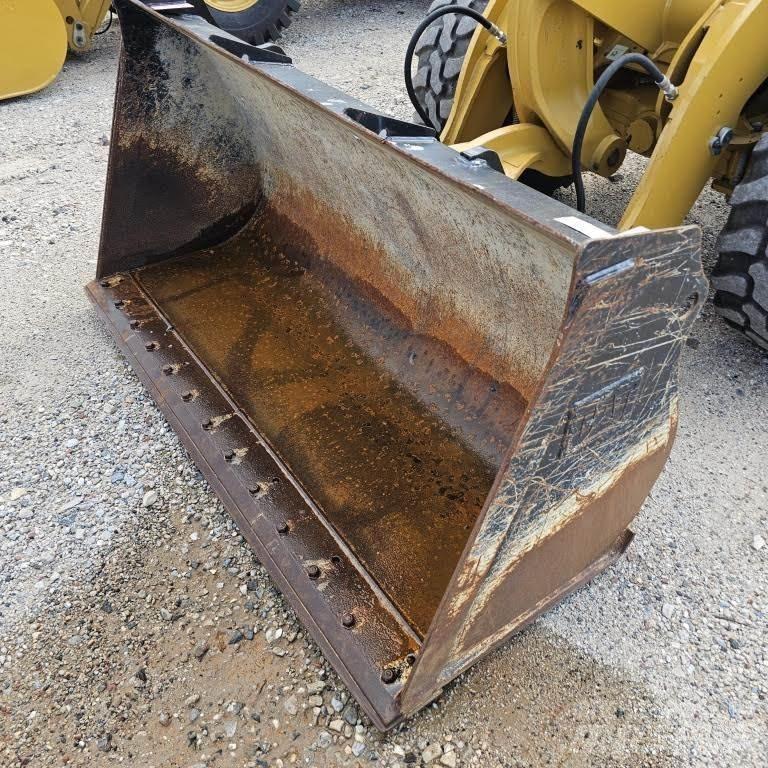 CAT 906M Utovarivači na točkove
