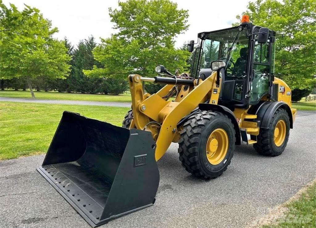 CAT 908M Utovarivači na točkove