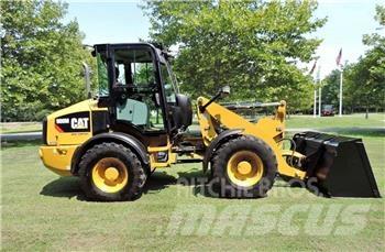 CAT 908M Utovarivači na točkove