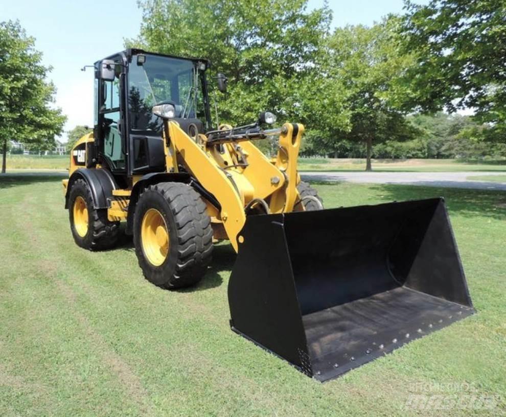 CAT 908M Utovarivači na točkove