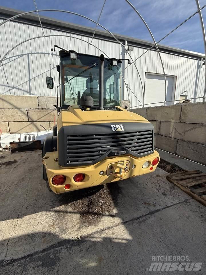 CAT 908M Utovarivači na točkove