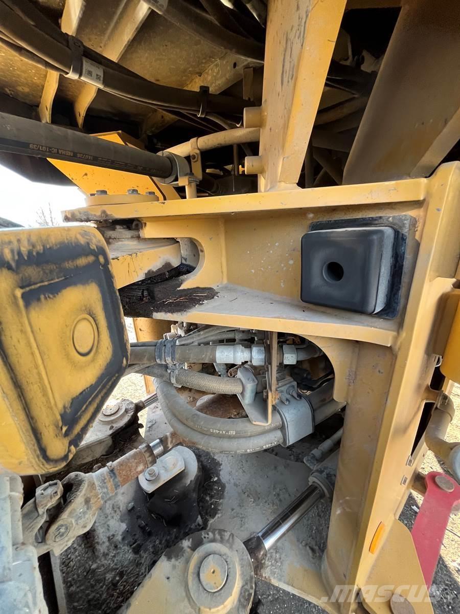 CAT 930M Utovarivači na točkove