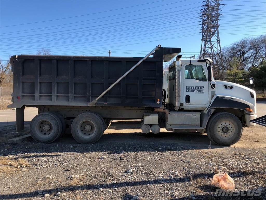 CAT CT660 Kiperi kamioni