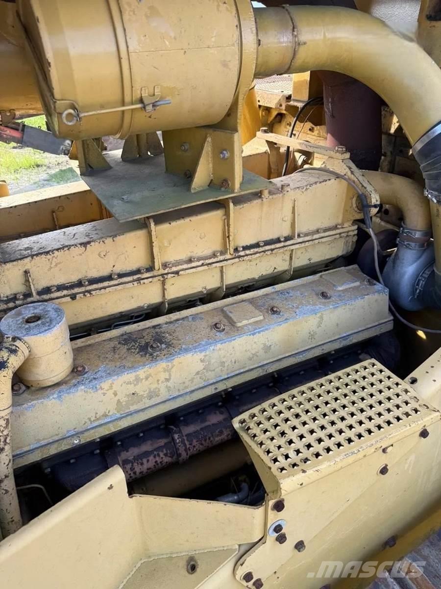 CAT D10 Buldožeri guseničari