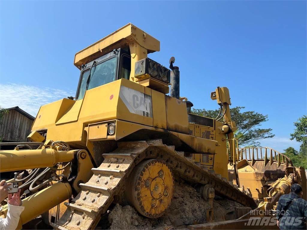 CAT D10T Buldožeri guseničari