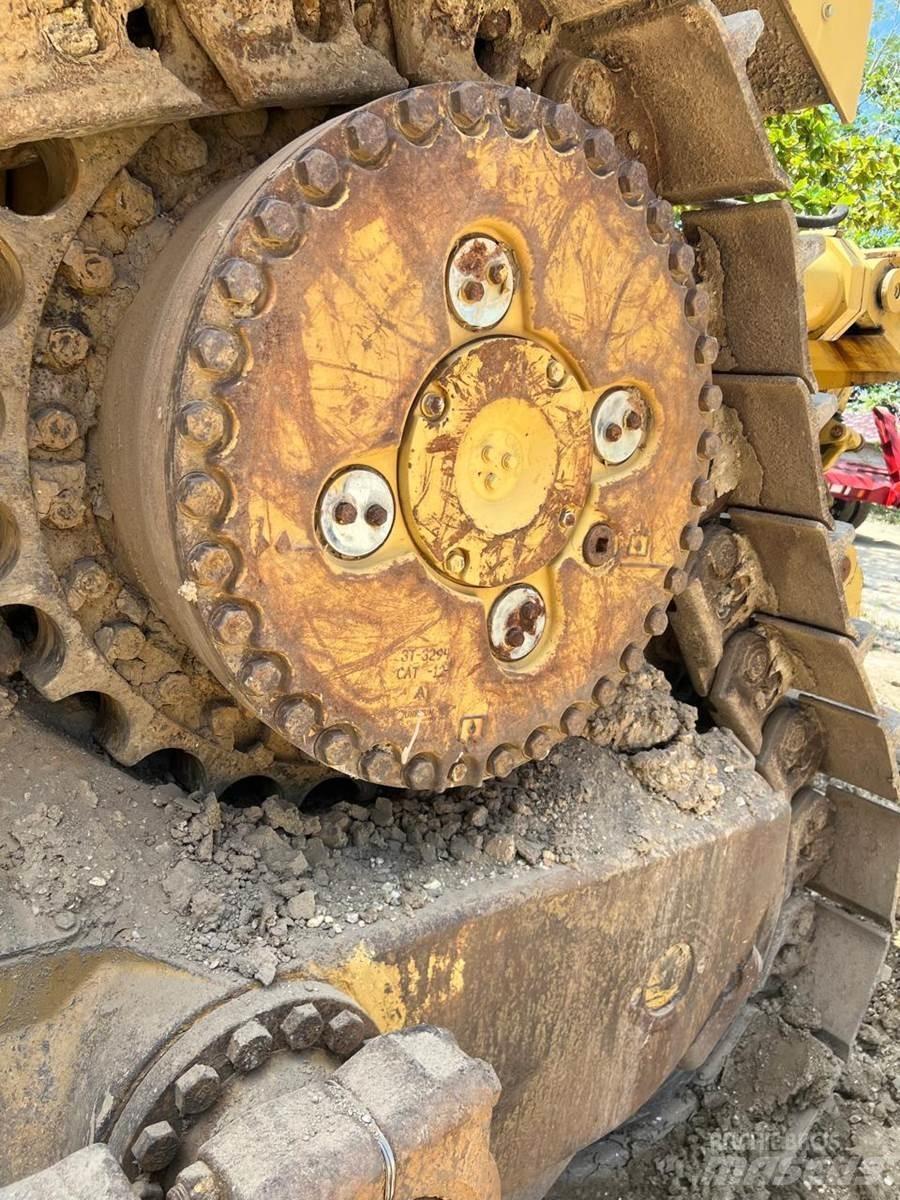 CAT D10T Buldožeri guseničari
