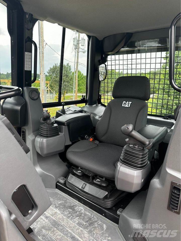 CAT D3 Buldožeri guseničari