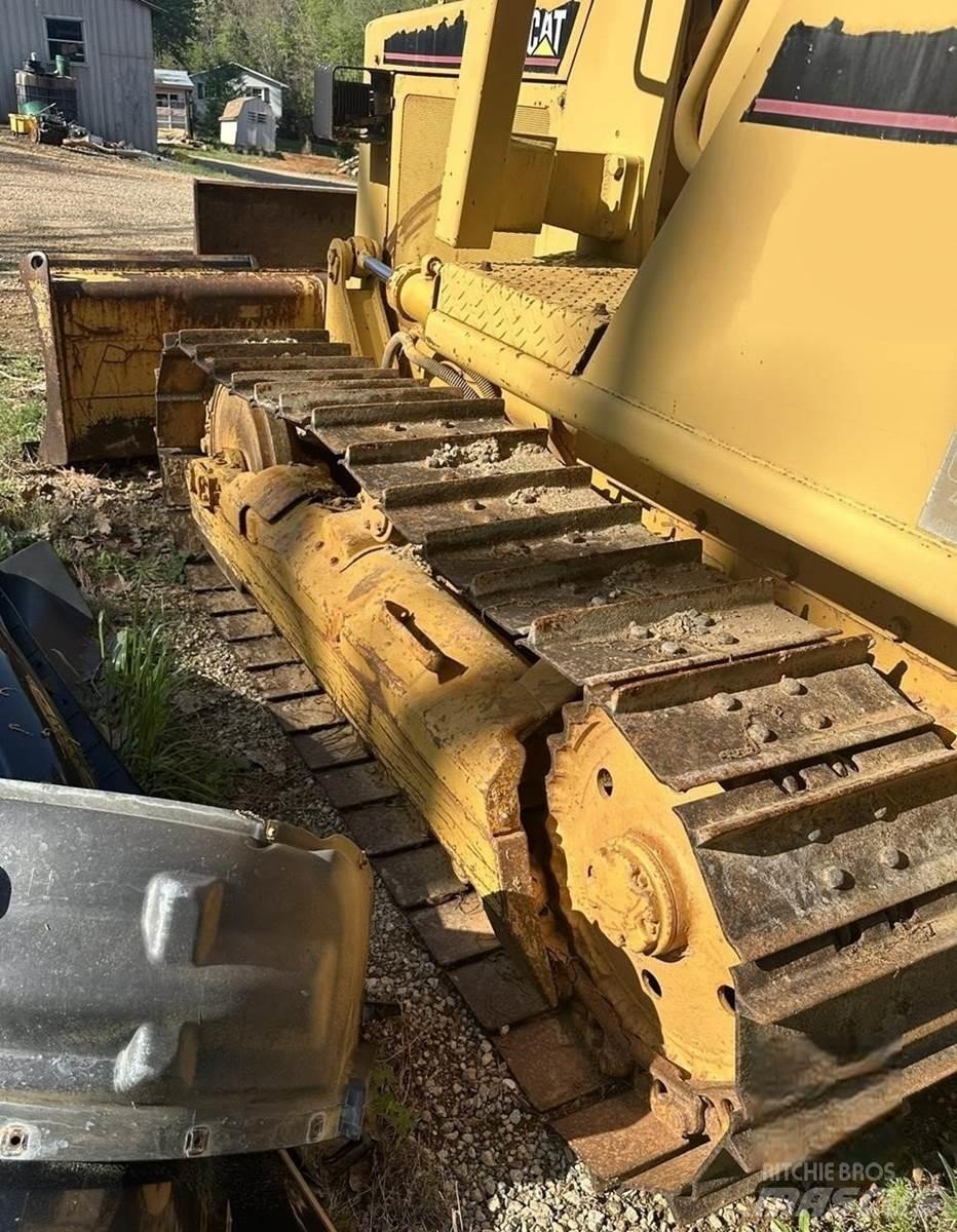 CAT D3B Buldožeri guseničari