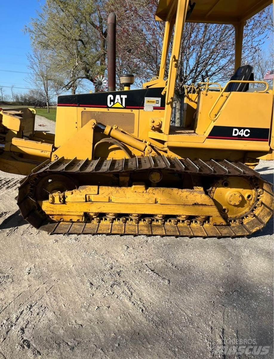 CAT D4C Buldožeri guseničari