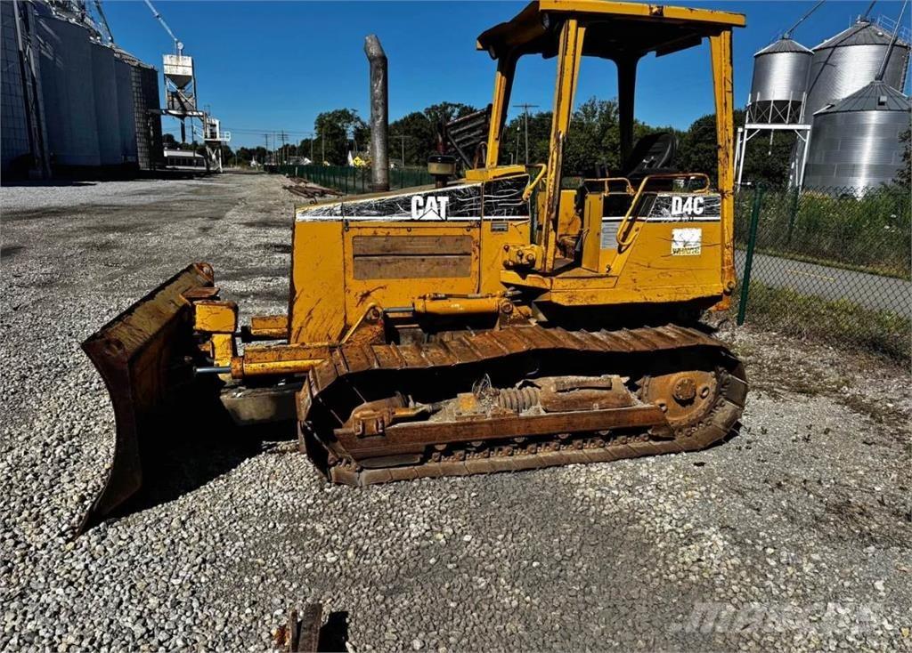 CAT D4C Buldožeri guseničari