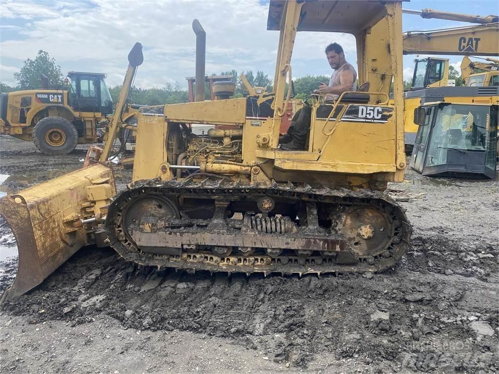 CAT D5C Buldožeri guseničari