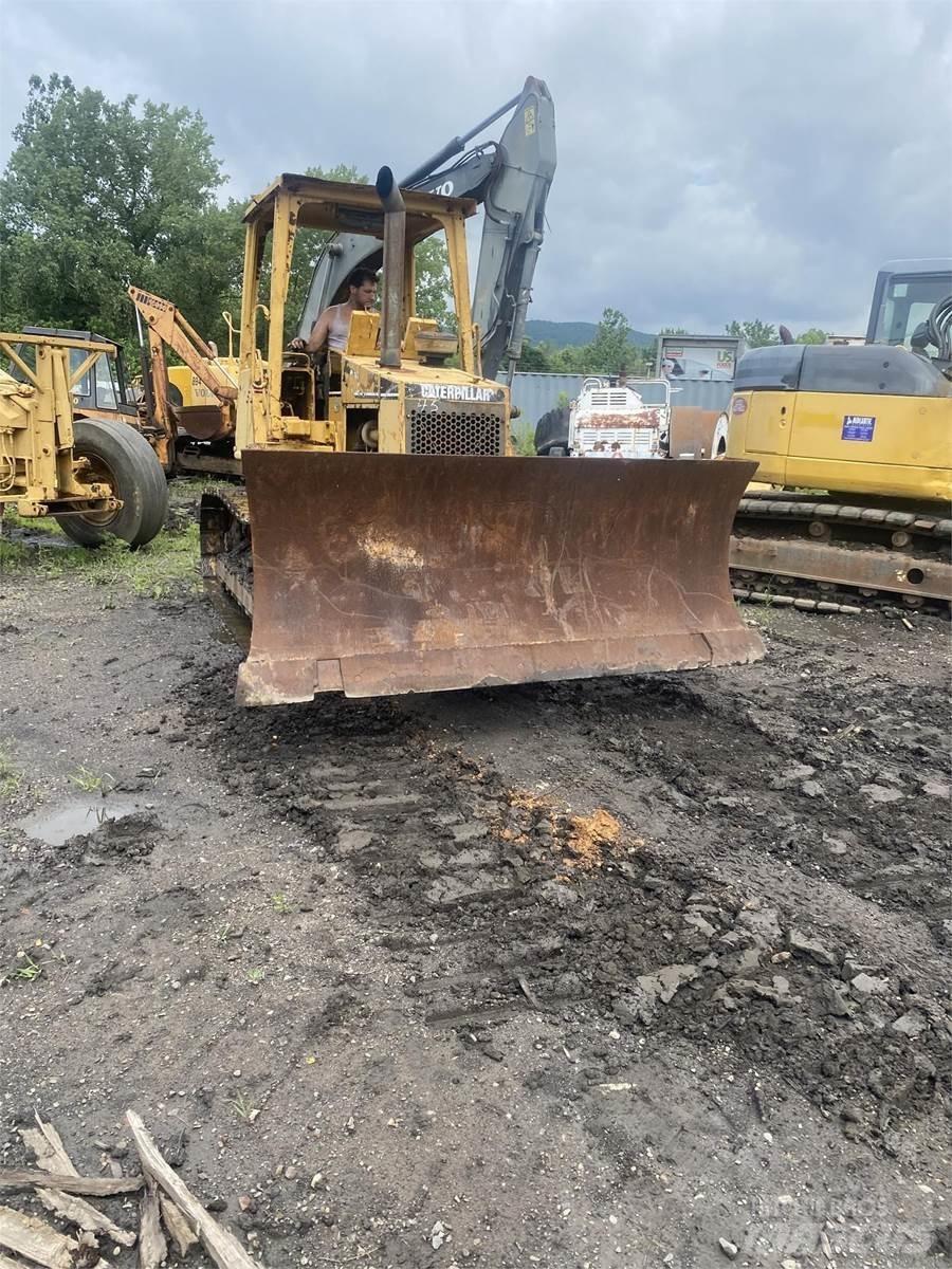 CAT D5C Buldožeri guseničari