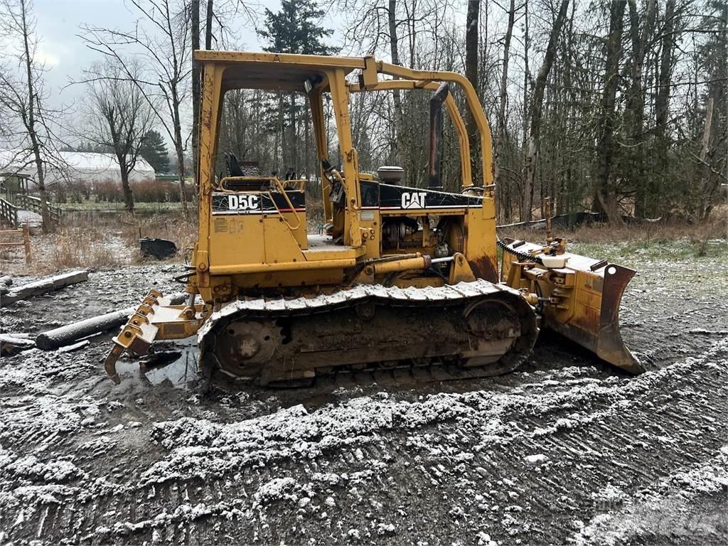 CAT D5C Buldožeri guseničari