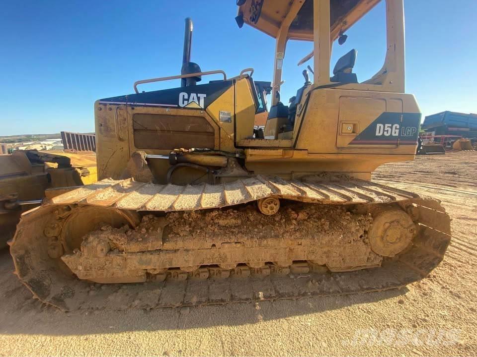 CAT D5G Buldožeri guseničari