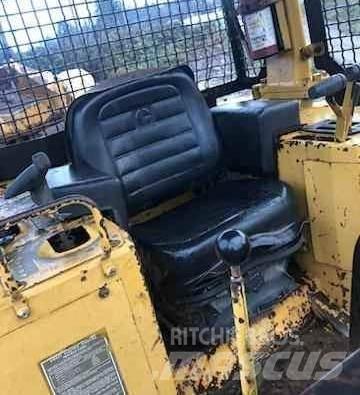 CAT D5H Buldožeri guseničari